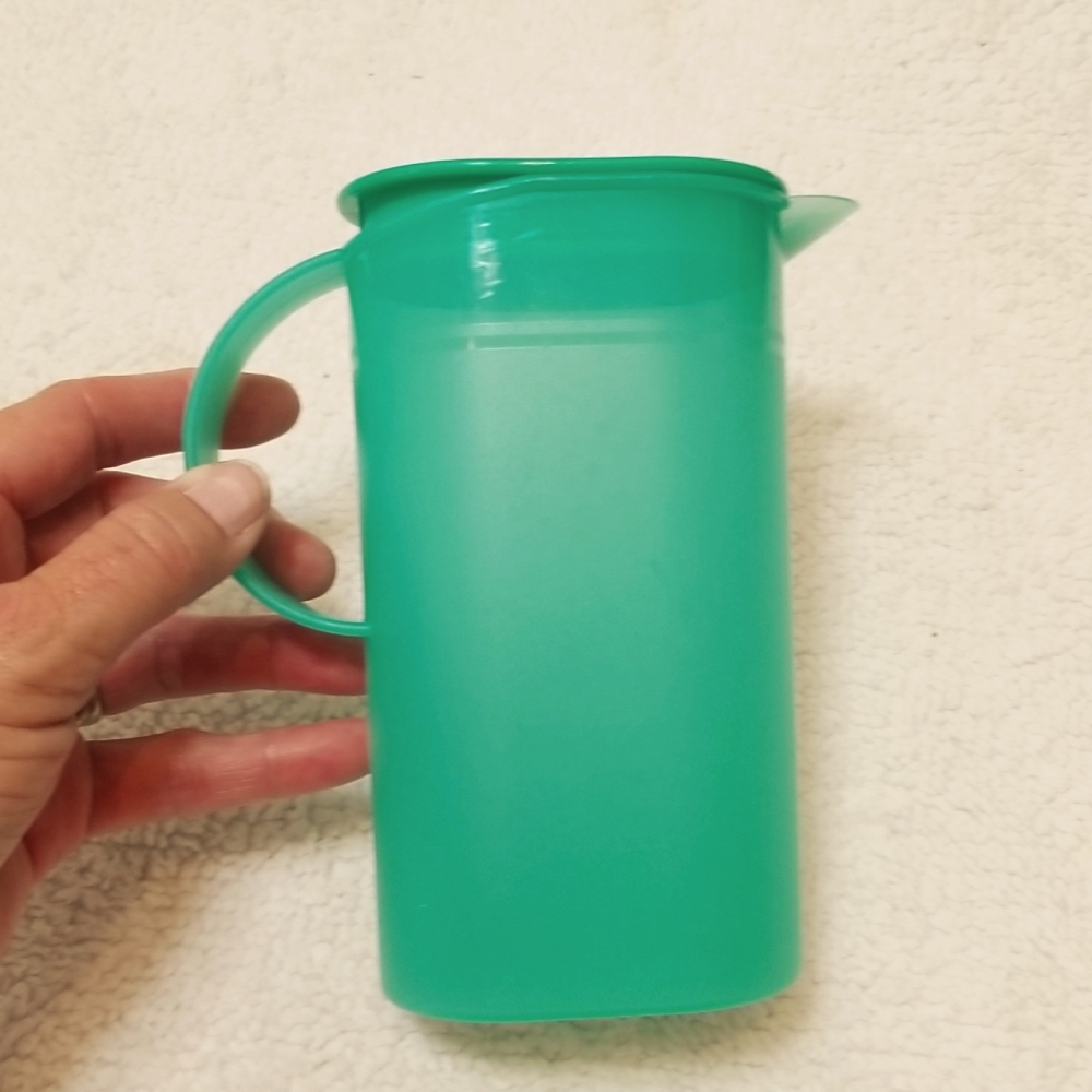 Tupperware pitcher Green #3535A-2